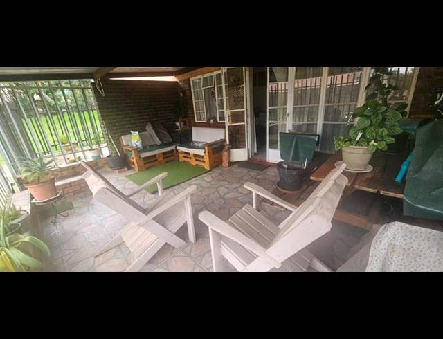 3 BEDROOM APARTMENT FOR SALE IN BEZUIDENHOUT VALLEY